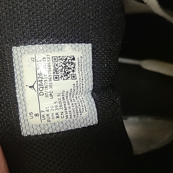 Jordans - Picture 8 of 8